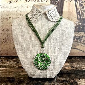 Green Pendant Necklace EUC